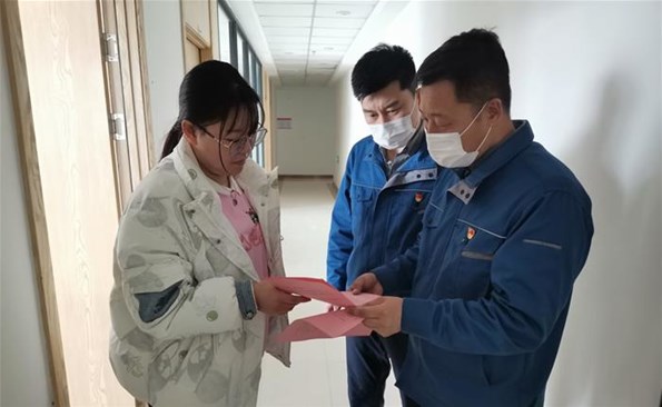 威海產(chǎn)投集團開展“志愿服務耀黨徽 ”學雷鋒主題活動